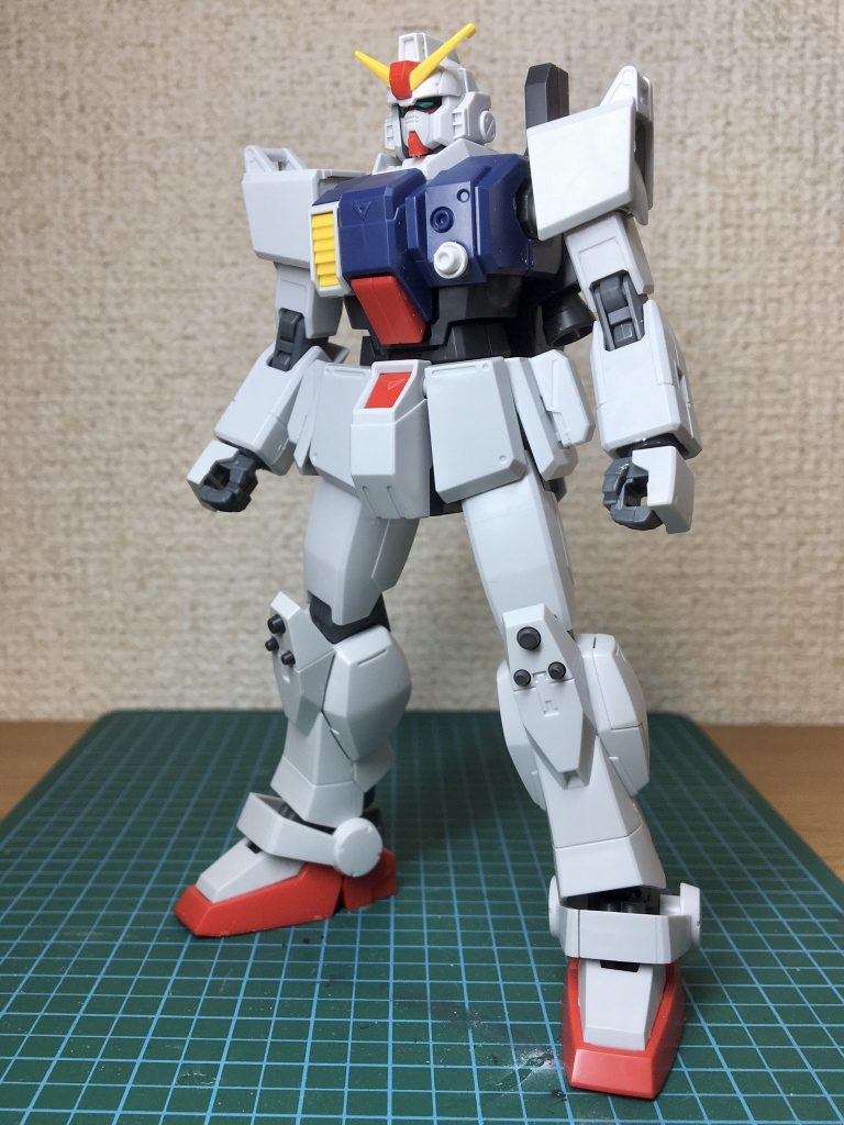 陸戦型ガンダムがベースですが、残っているのは関節と顔くらいかな