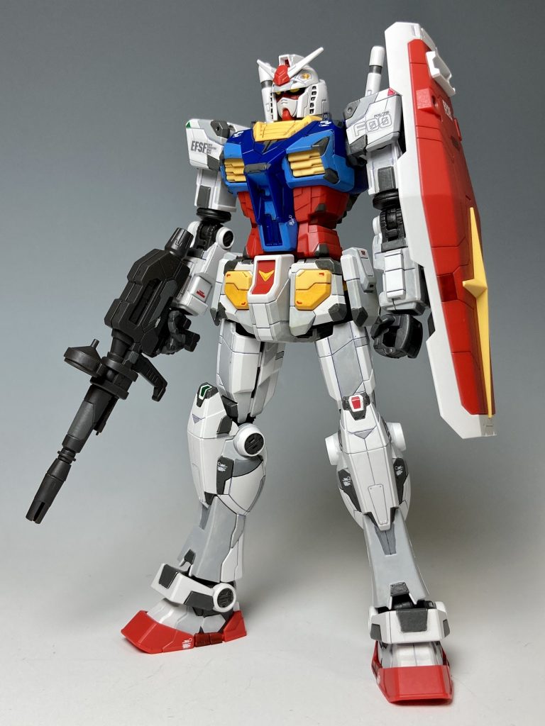 フロントビューです。両肩のマーキングシール以外は付属していないので、手持ちのデカールを足しています。