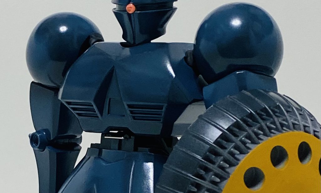 肩と胴の隙間は熱収縮チューブを入れてそれっぽく埋めました。
盾とサーベルのイエローはシタデルカラーで筆塗り、その他は充電式エアブラシを使いました。