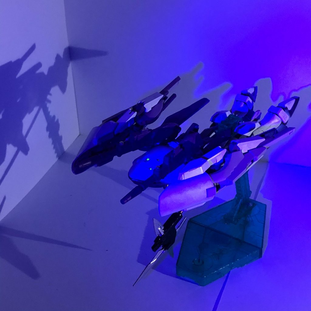 もちろんアビスをモチーフ改造してあるので変形可能です。設定上は水中以外に大気圏内、宇宙空間でも可能です。　　　　海の中にいる感じで撮っています。