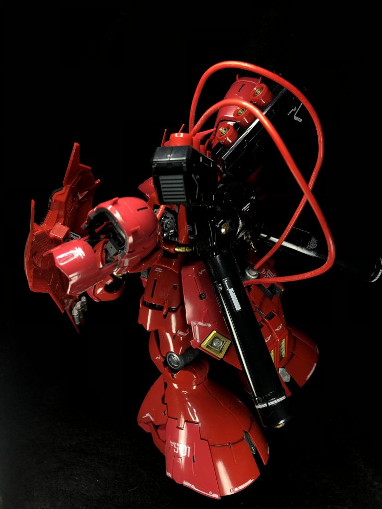 ブースターの一部などに金のシールなどを貼ったりしてみました。