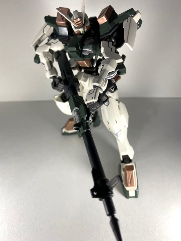 【超高インパルス長射程狙撃ライフル】アームのおかげでしっかりと構えられます。