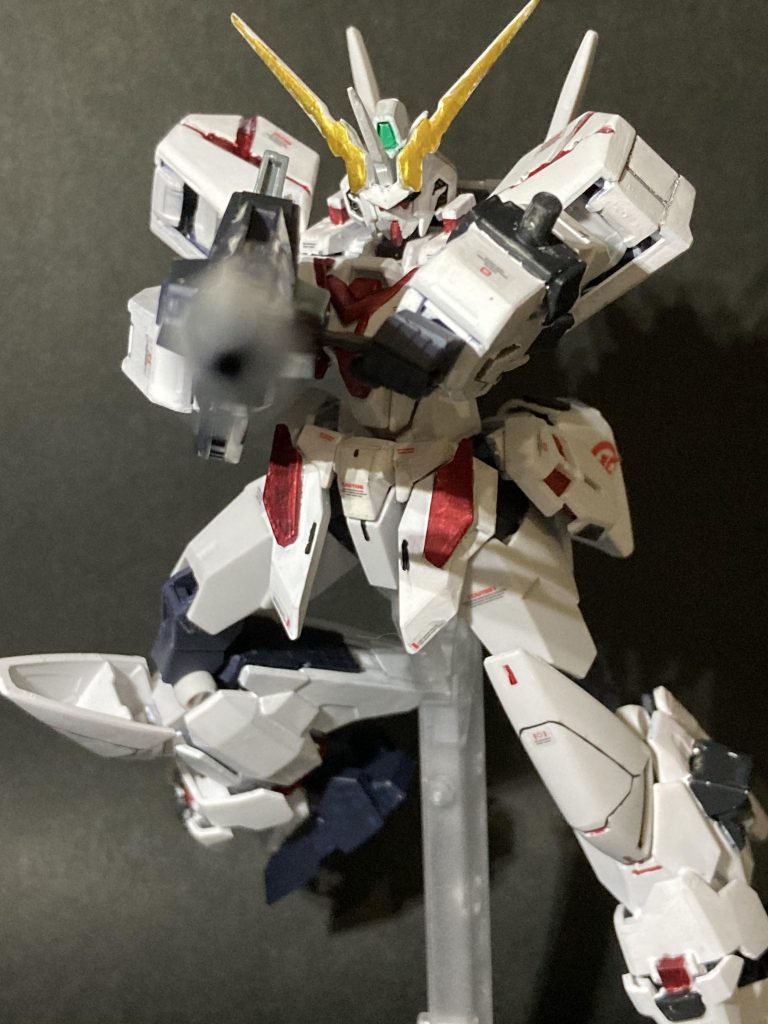 シールドは脱着可能で可動域に干渉しにくい様になっています。