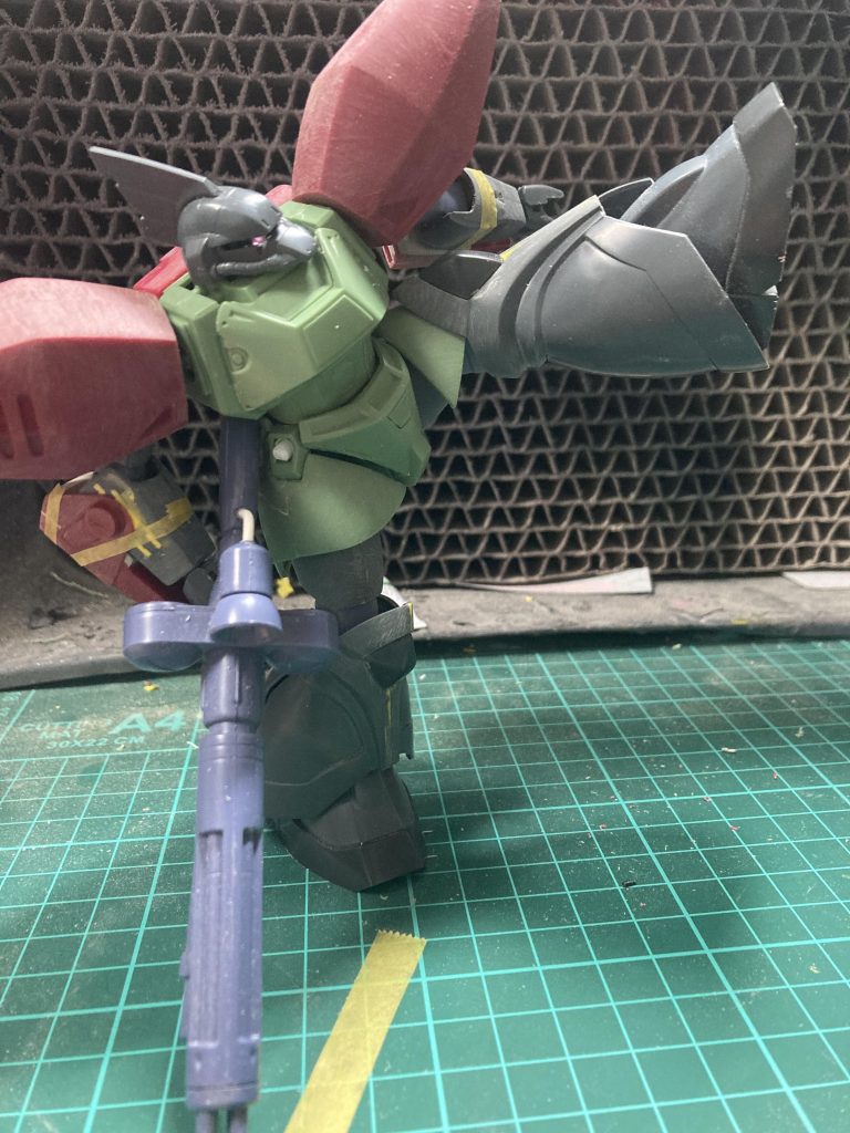 サイドスカートを分割してスプリングを仕込んでるのにこんな開脚も!