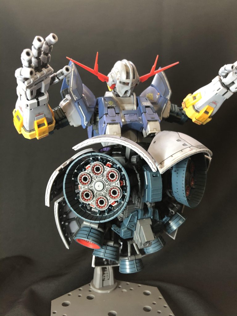 可動も凄まじく、スカートが独立して可動します