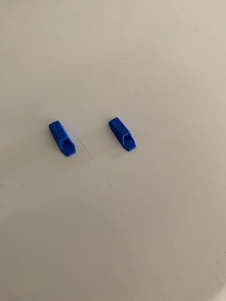 トランザムブースターの4つのトゲの根本部分の加工直後。これをファレホで塗装したものが足先のビームサーベル発振器です。