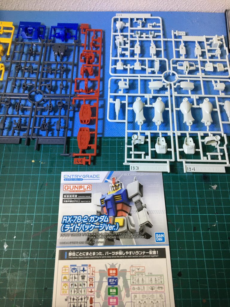 開封の儀。ポリ袋開けたら、ランナー2枚と説明書1枚だけ入っててびっくり。