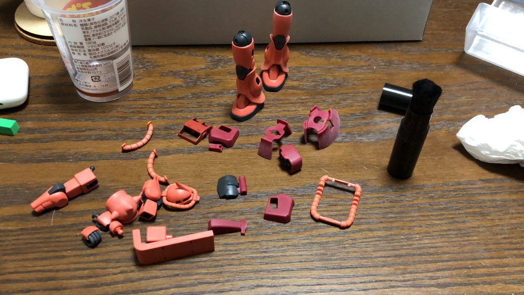 早い人はほんとに早くてみるみる作り上げますが、老眼もあって一つ一つに時間がかかってしまいます。ひたすらヤスリとカンナの日々。