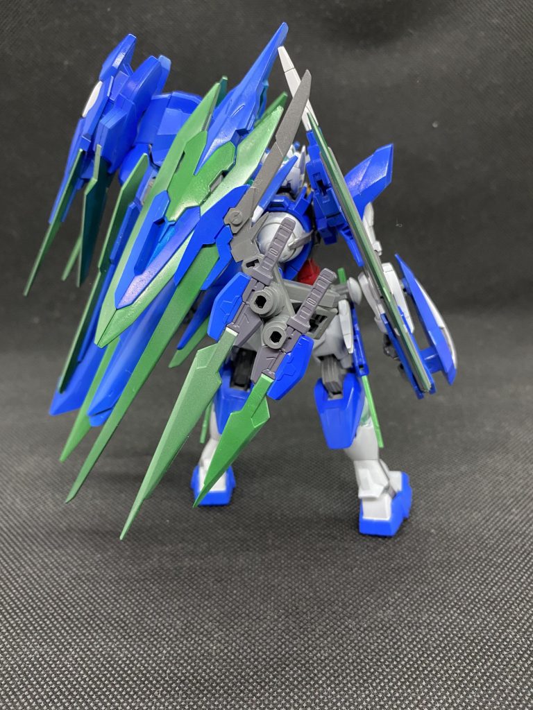 エクシアリペアのマントがカッコ良かったのでオマージュして作ってみました。やりたい放題できたので楽しかったです