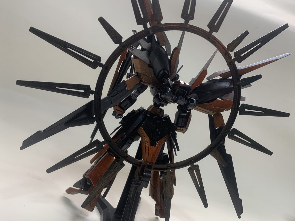 バックショット　後ろにも力を入れております。バックパックはゼタス太腿をベースにし、パーツを付けて翼みたいなデザインにしました。派手にしたいと無意識に思ってたらしく、いつのまにかこうなってました。