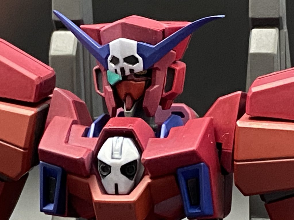 アップ濃いグレーはあずき色、黒はワインレッドで塗装したので顔の隈取り部のメリハリが出たと思います