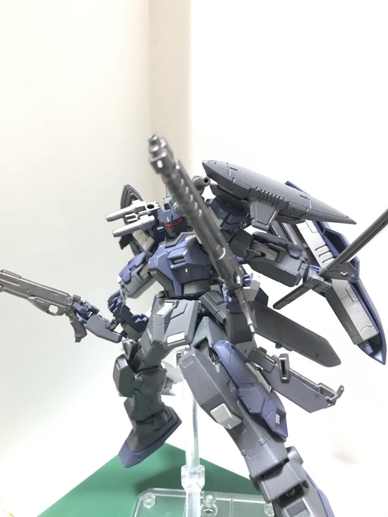 腰のサブアームでも持つことができます