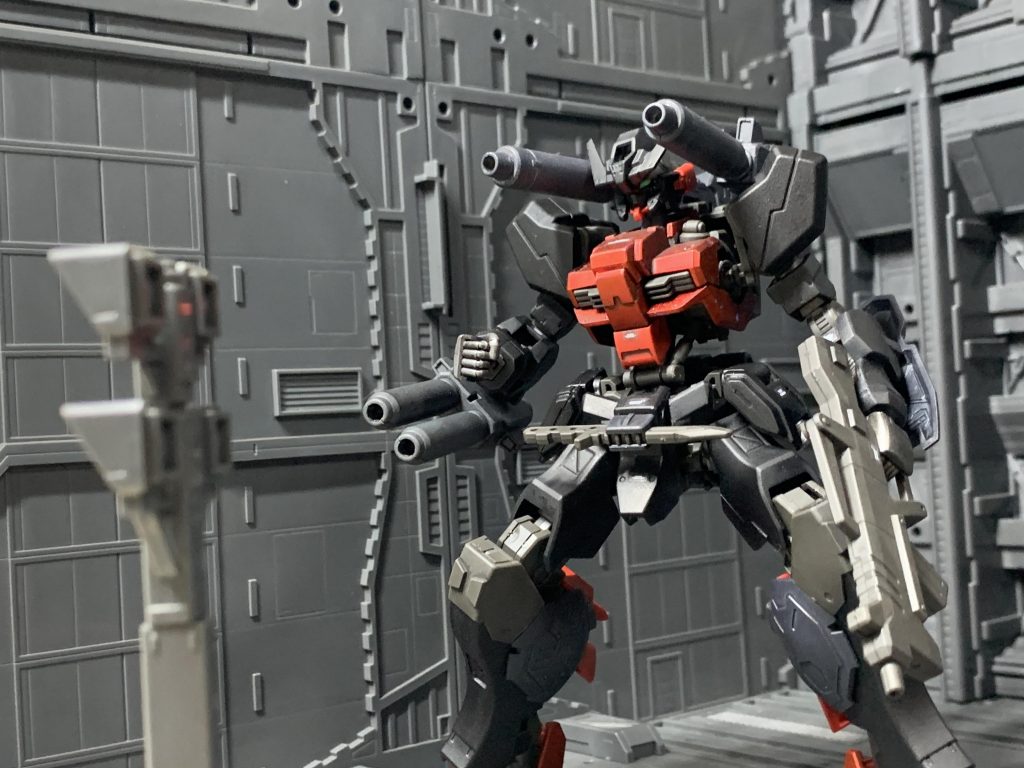 ビームキャノン。レオパルドダヴィンチのアームを使って背部に接続しています。本機の最大火力。