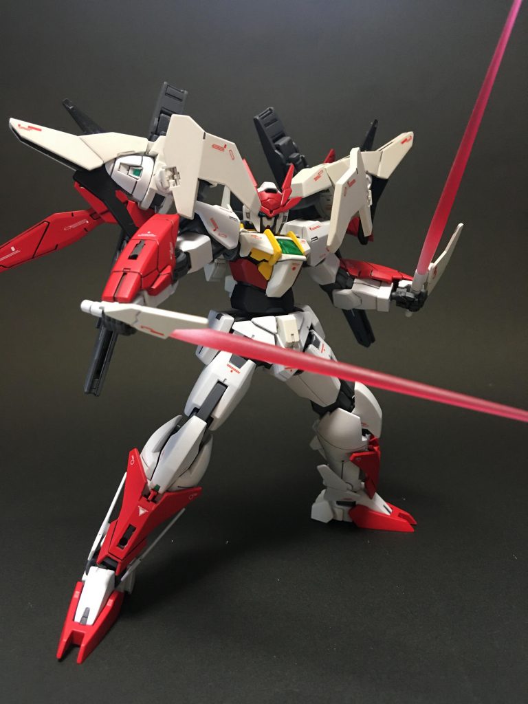 ダブルビームサーベルオマケの装備ですが、刃は#1000ペーパーで荒らしてパーティングラインの処理と発光感を出しました。　まあほぼ使いませんが笑。