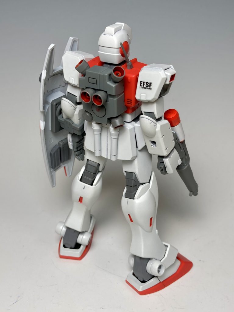 リアビューです。バックパックが面白い形をしています。