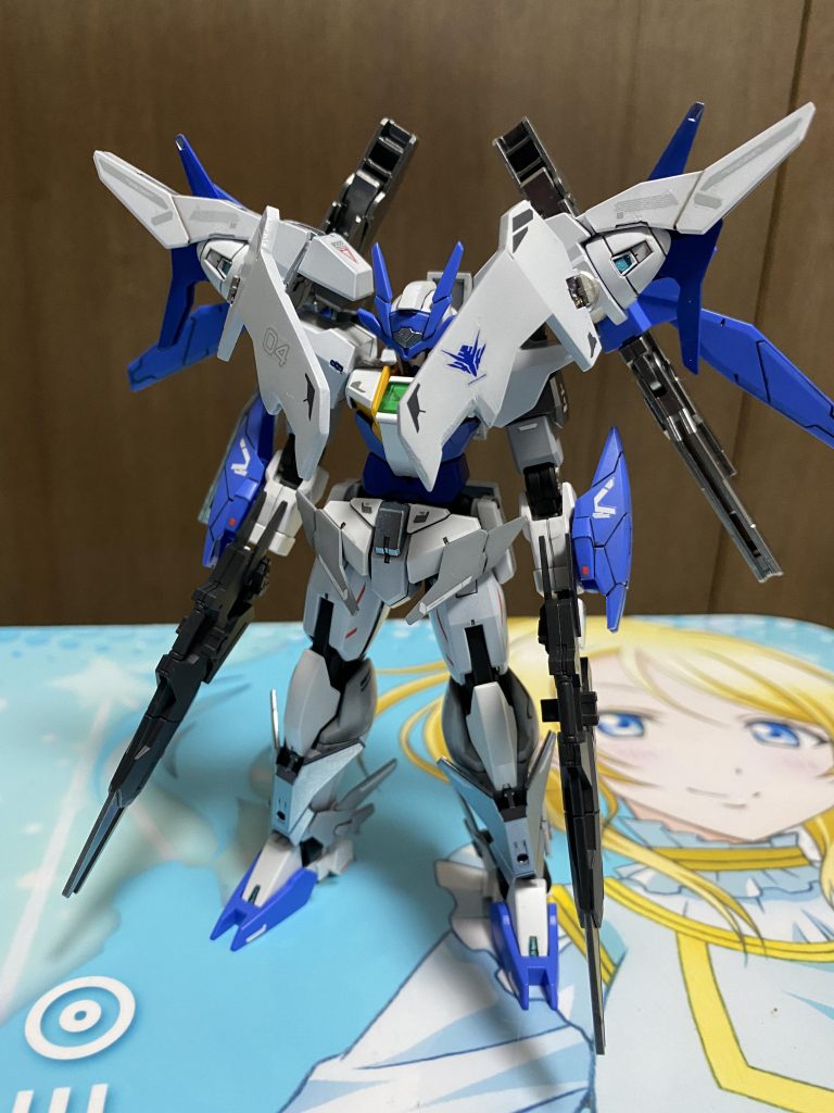 通常のバインダーのままだと、ポージングした時に上半身が見えすぎたり、エフェクトパーツを付けた時も大分中の方に入れないと見栄えが悪くなることから、バインダーを大きく延長しました。