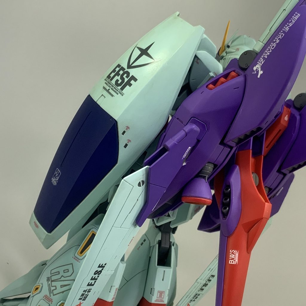 デカールで情報量を増やしてます。