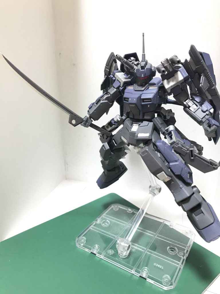 近接でのメイン武装となる刀左右のプロペラントタンク上部にマウント可能