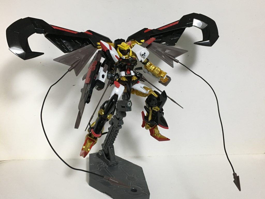 “マガノシラホコ”マガノイクタチに内蔵された有線式の槍。コントロールできるので近距離で死角から襲う事ができる。