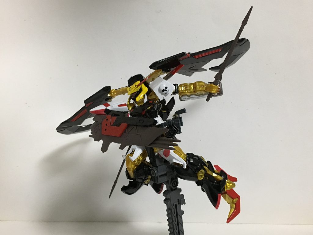 “トツカノツルギ”細身で作られた実体剣。敵の関節を破壊したりに運用され、ルーミアはこれで捕らえた敵を動けないように関節を破壊することを目的とする。