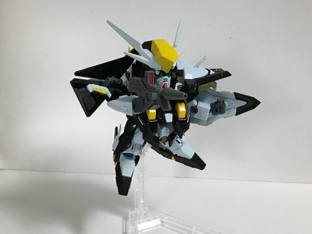 “ビーム・バリア”両肩から放出される空気抵抗軽減用武装であり、使用することで機体の機動力が上がり魔理沙プラスの変形時と同じ出力で移動が可能。また文字通りビーム系を通さないように前からの攻撃を遮断するようになった。