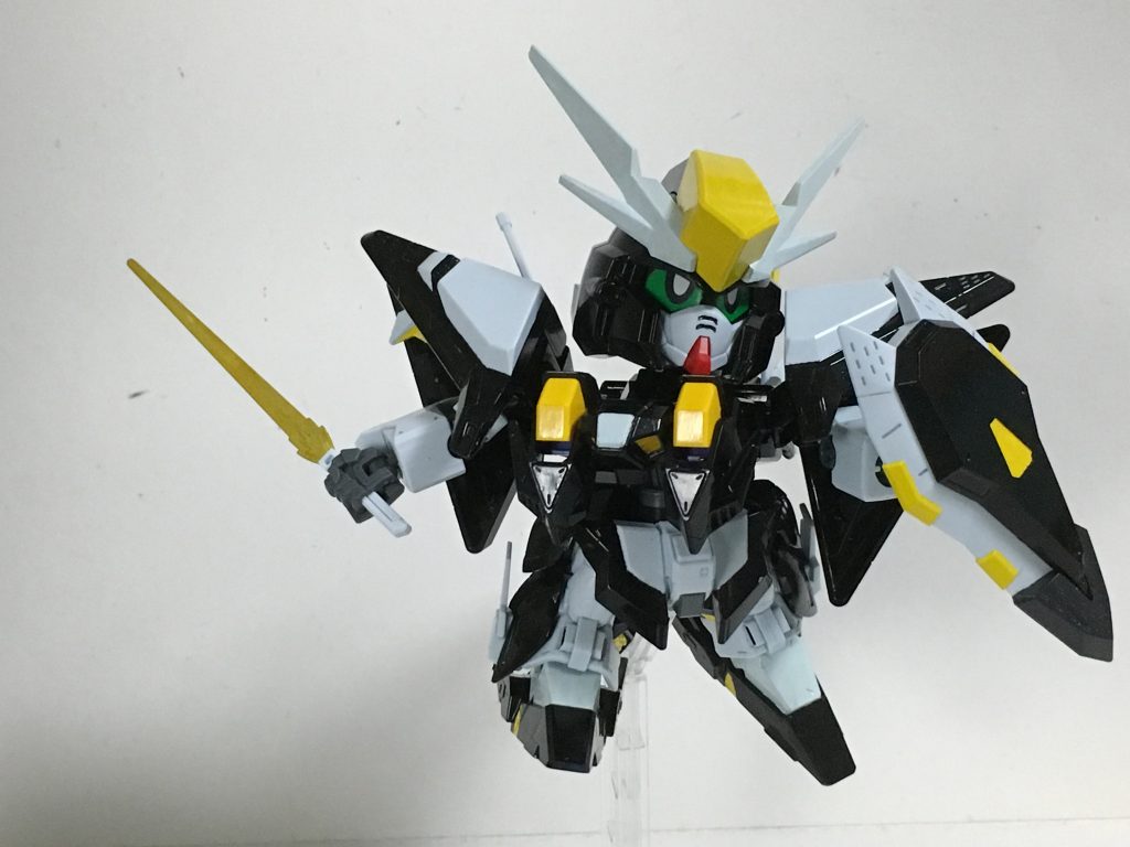 “ビーム・サーベル”両肩に装備された近接武器。色は魔理沙の紙の色と同様の黄色。