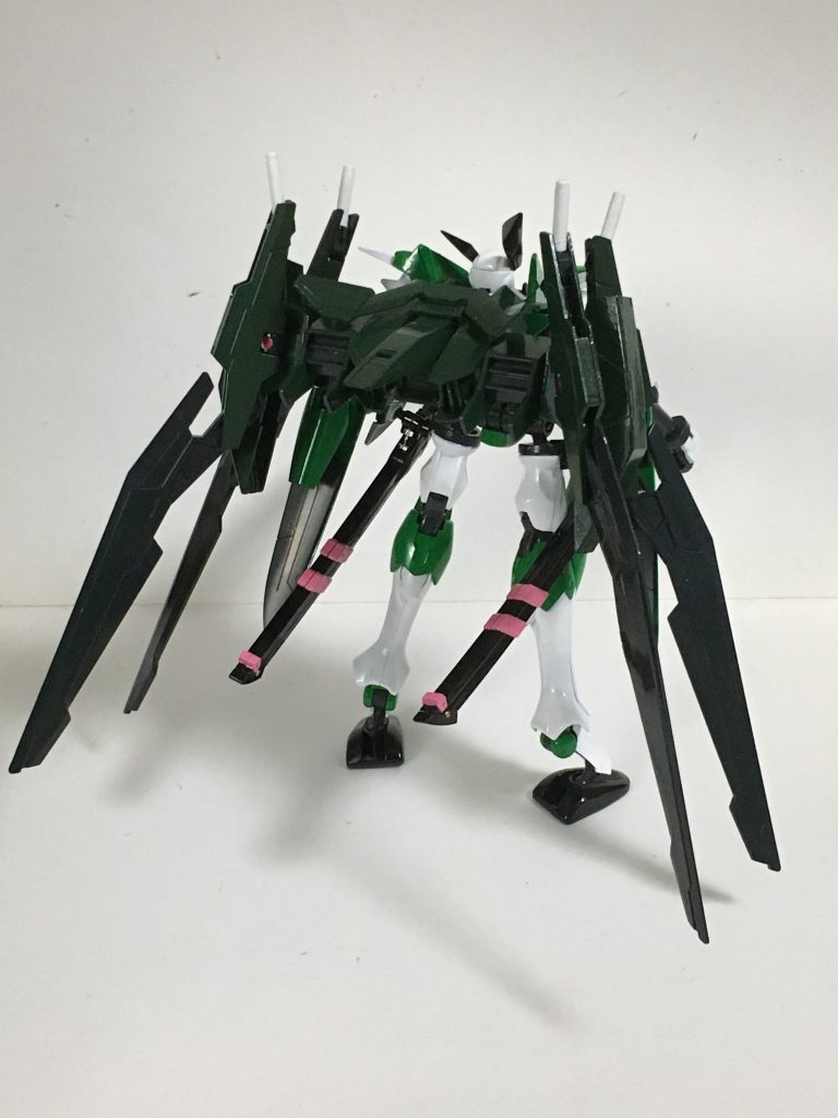 “バックウェポンシステム「ヨウキ」”背部のGNコンデンサーと繋いで合体している支援機。オーライザーを元に作られており、もともと安定していたツインドライブを更に向上させ機動力も上がっている。先々代の祖父、魂魄妖忌の名をとってつけており、常に祖父に見守られてる気分にしたいからだ。合体時はダブルオーガンダムがオーライザーと合体し安定した様に、「コンパクヨウキ」となり、祖父のように逞しく揺るがない精神を持ち、安定させる。