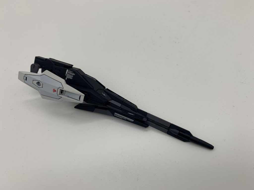 ライフルの色分けはグレーのサフ(メカサフヘビー)吹いてからそのままマスキングしてガイア勇者カラーのブレイブブラックで塗装。