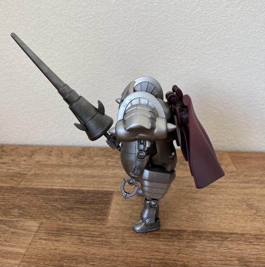 左の手はメカトロウィーゴそのまま。それにしても剣が大きい。