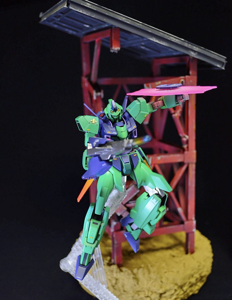 RE/100のガンイージの箱絵の再現ポーズ。