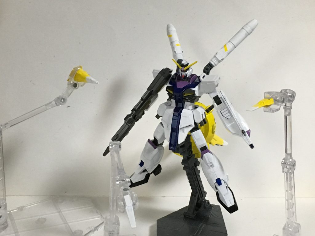 “ドラグーン”サイドスカートに4基、バックパックに7基と合計11基搭載されている。藍の空間認識能力によって全てを正確に操り紫をサポートする。バックパックはリアスカート部に移植し藍の九尾をイメージする為に作成された。