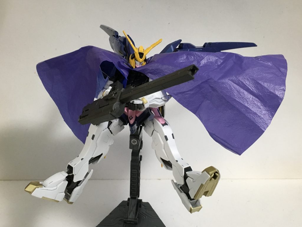 “大型レールガン”鉄華団と組んだ事で運用した長距離射撃兵装。近接戦を得意とする本気では大型のため基本使い捨てになる。