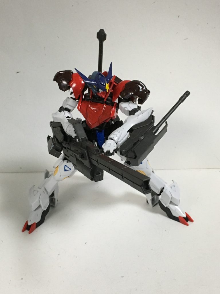 “大型レールガン”大型の長距離射撃兵装。弾速もこちらの方が上で取り回しのしやすい武装。