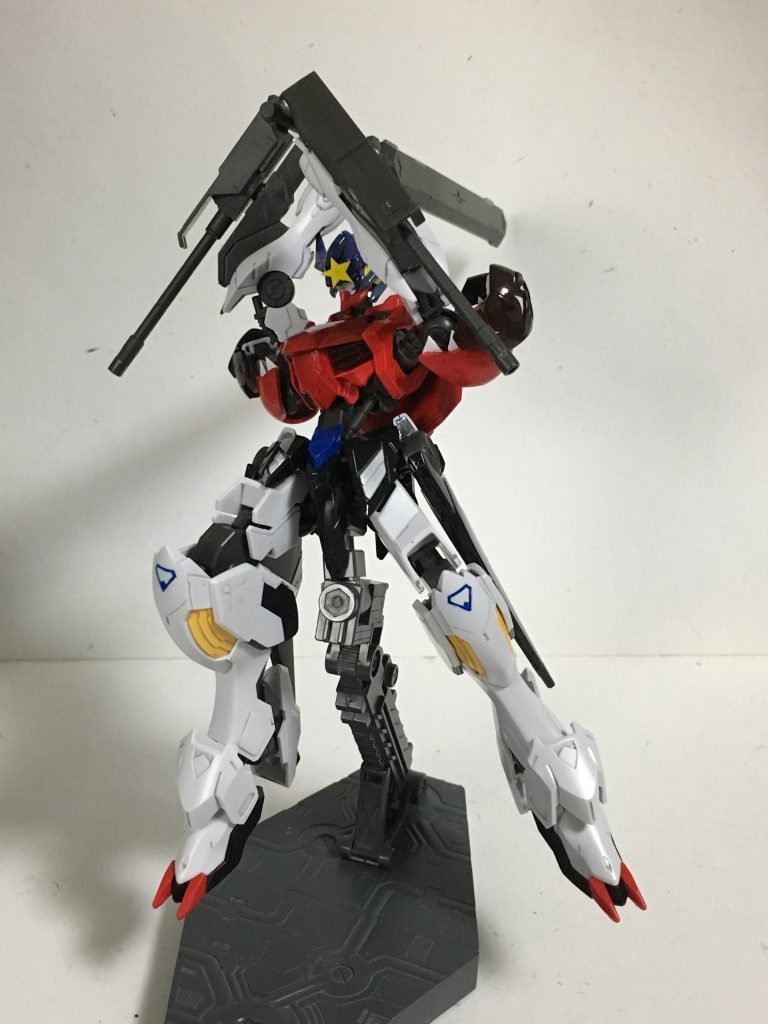 “ソードメイス”バルバトス用の近接武装。取り回しのしやすさと機動力を活かせるように軽量化されリーチもメイスに引けを取らない。