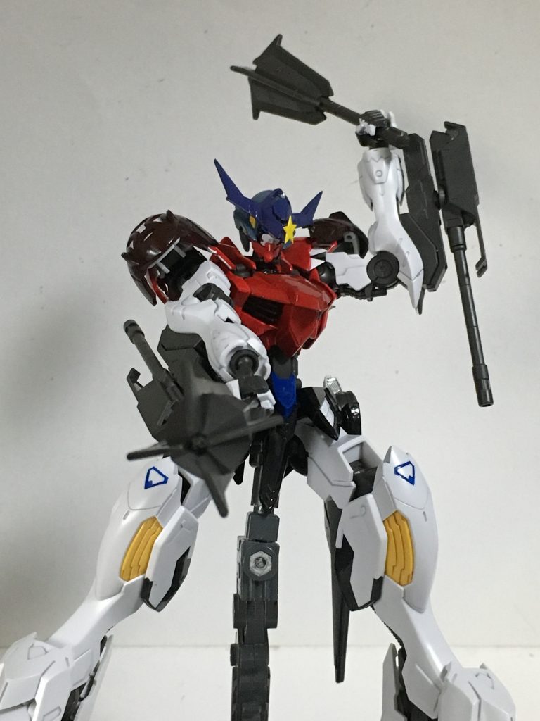 “ツインメイス”片手でも取り回しがしやすい小型のメイス。乱戦向きの一対多に使用する事を想定されている。