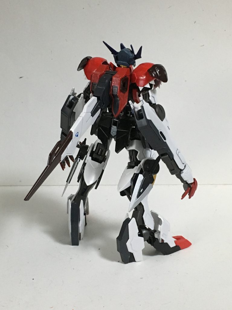 新型武装の膝のダガー。ただ芳香戦用のコプスレクスを作るだけでは味気ないので、新型の武装をつけようと思い、ビルダーズパーツのソードを見つけこの様な収納になりました。これはダブルオーガンダムセブンソードのカタールをヒントに作られています。