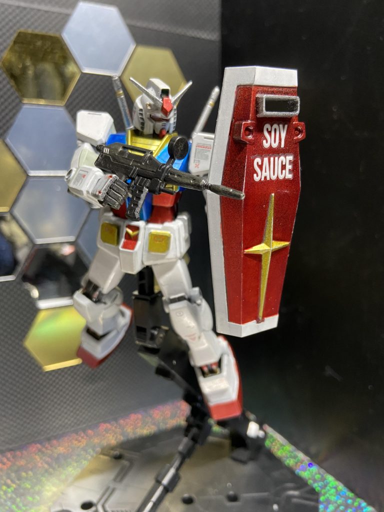 思えばRX78を作るのはSDCS以外は初めてです。ノーマルに修行をするならこれだろうと。とは言え盾にはお醤油って書いてますが！