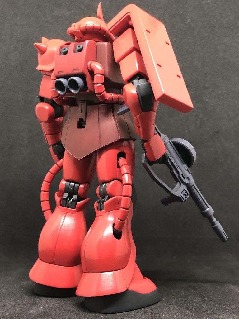 筆塗りなのでムラが極力目立たないよう気をつけて塗りました。サフレスなので3回は重ね塗りしています。