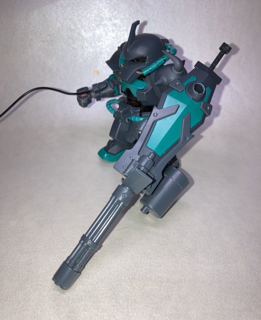 地味に盾持たせるために手を数ミリ伸ばしました