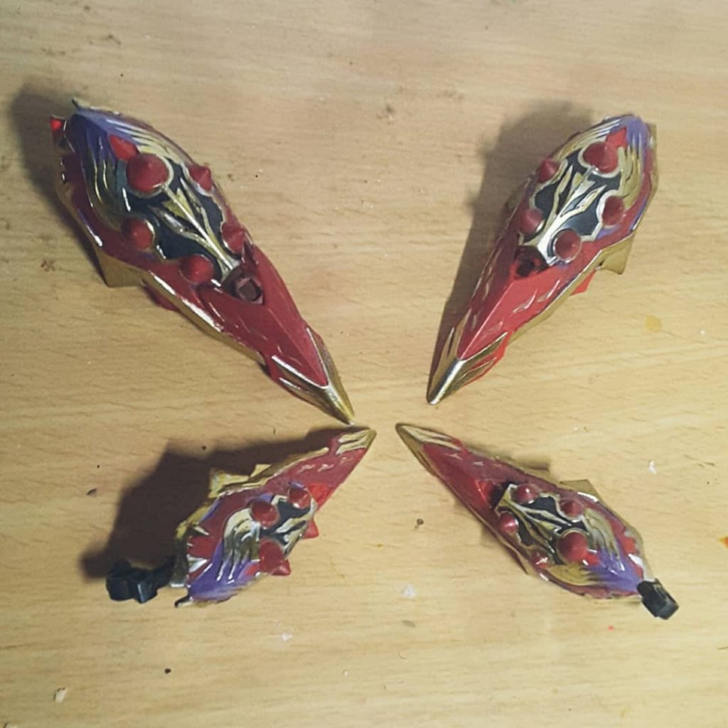 肩甲、小さい方は塗装が難しい >_<