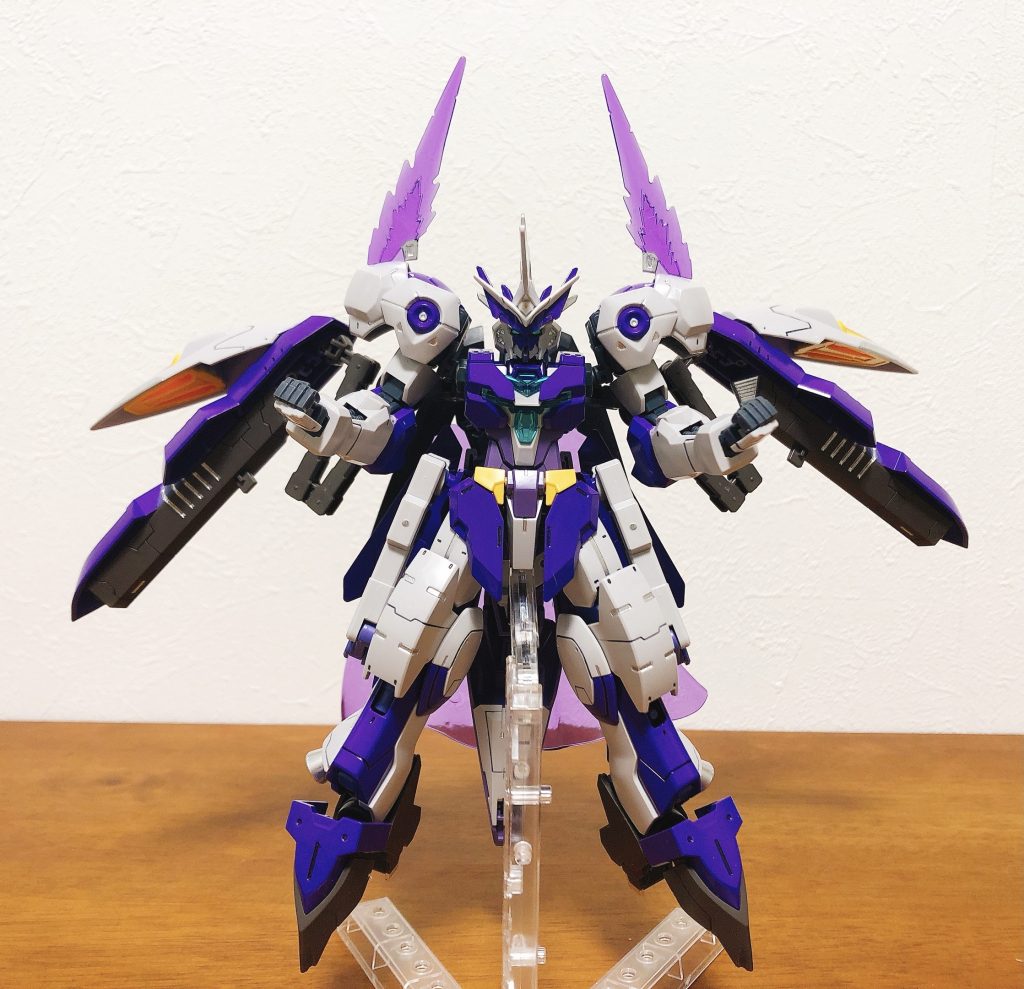 そして、プルートナイトガンダムが真の力を解放した姿…その名も、エンペラーモード！！ 