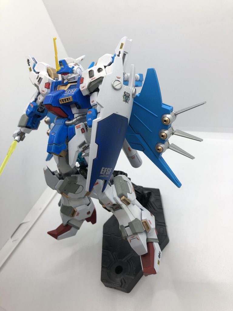 シールドはヘイズル改のシールドを塗装しデカールを貼りました。