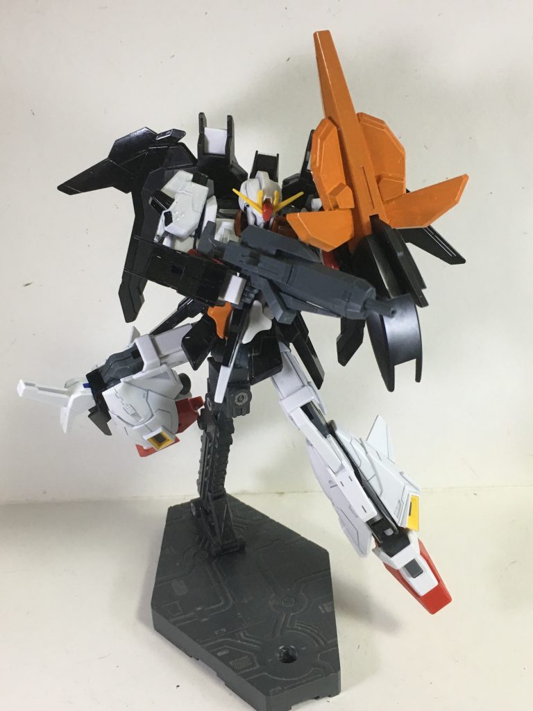 “ショートライフル”上記のライフルと違って威力は最低に設定されているが、その分連射がしやすく取り回しがしやすいように切開されており、牽制用としても使われる。