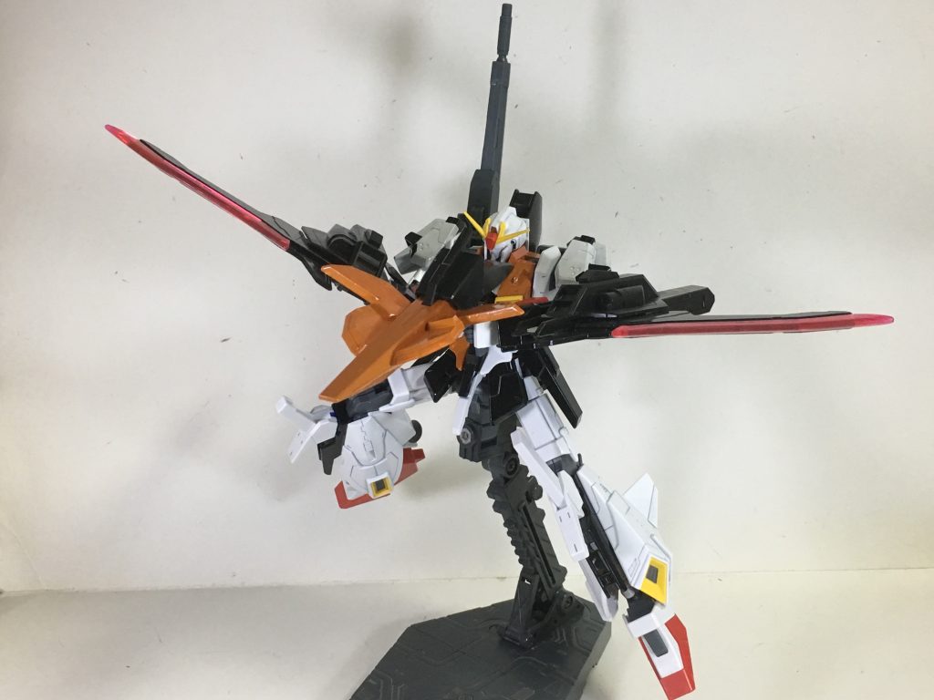 “コルニクスハイパーショット”ウイングブレイドを腕部に装着させたまま、団扇シールドと併用して使うことで、ビームによる隼の形をした砲弾を発射する。Zガンダムコルニクスの必殺技であり、高い威力を兼ね備えている反面、エネルギーの消費も激しく、一度の戦闘で2回までしか使えない。