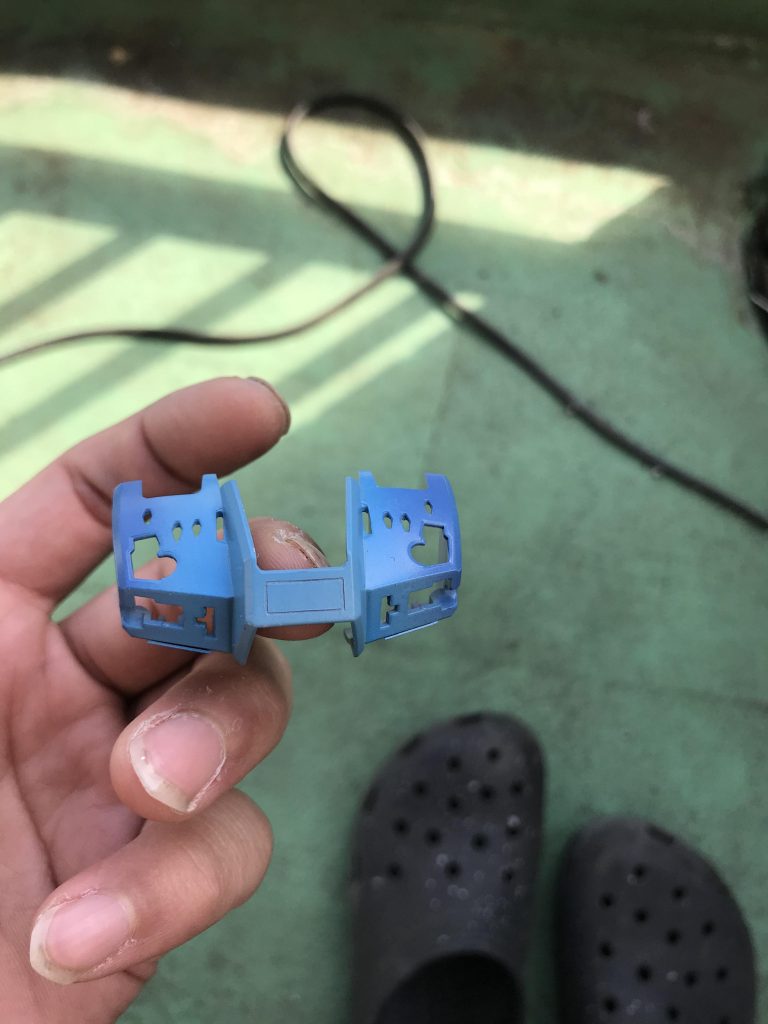 今回初めてグラデーション塗装をしました。3色くらいの同系色を調色して、青いアーマー部分に施してあります。