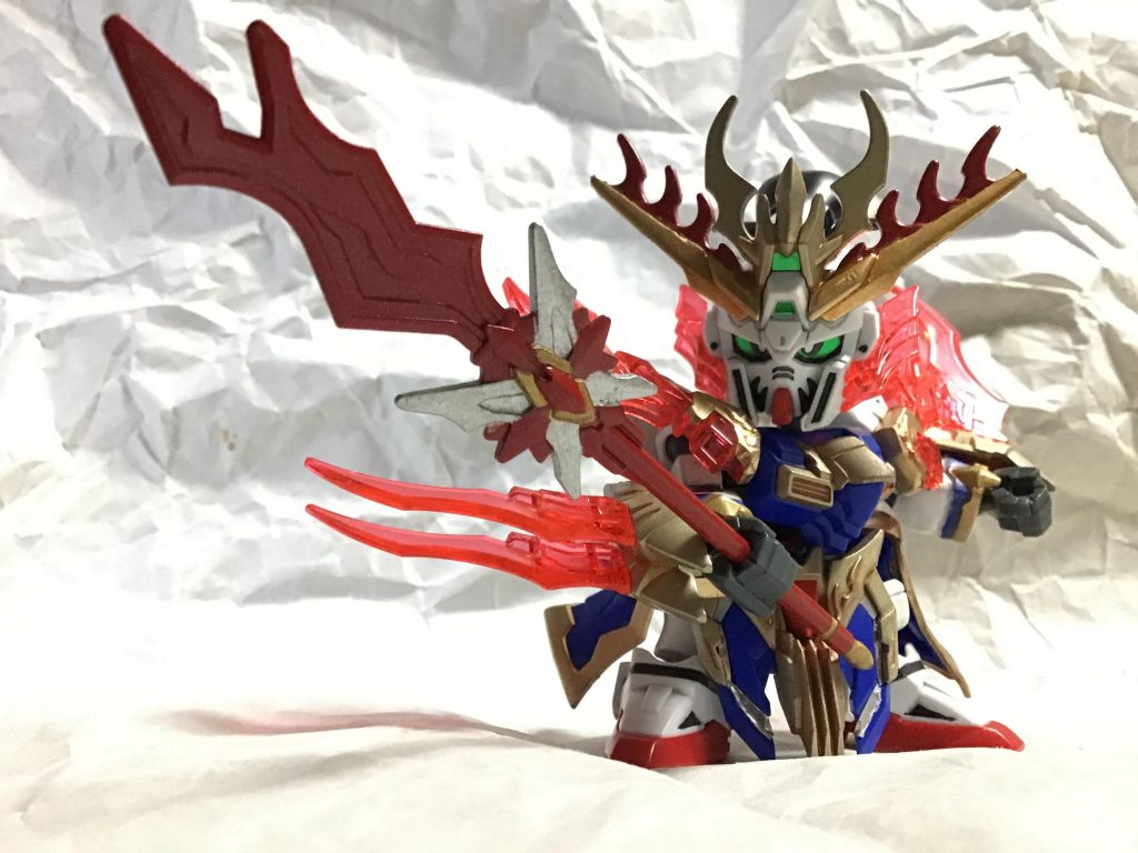 武器の蛇矛は赤サフ下地にメタレッド、シャインシルバー、ブラスで塗りました。