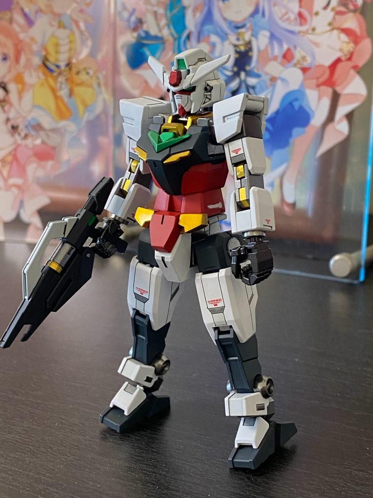 コアガンダムです。撮影ブースや機材などなかったため、携帯撮影で背景なども完全に家中になってしまい申し訳ございません。キッドはG-3カラーですが、アニメ時期の設定で作るため標準色に塗りました。初めての試しとしてバルガンをメタルパーツに変更しています。直径1.3㎜のパーツしか手に入らなかったため元の枠よりも大きくなっていてはみだし気味です。