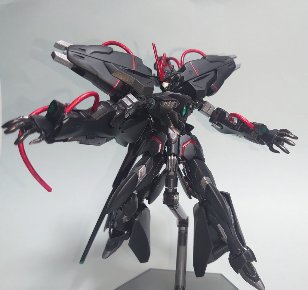 ・バスターハンドガンダムハーデスの主兵装。椀部に内蔵された高出力共振荷電粒子砲。エネルギーケーブルに直結されており、腹部のビームバスターと同等の威力を持つ。出力調整で連射・拡散・照射と撃ち分けが可能。ウィゲルの主兵装であるウィゲルキャノンを参考にした高出力ビーム砲。30mmの肩アーマーの接続パーツと煌ギラーガのビームバスターで制作し、手首に挟み込ませる形で装備しています。