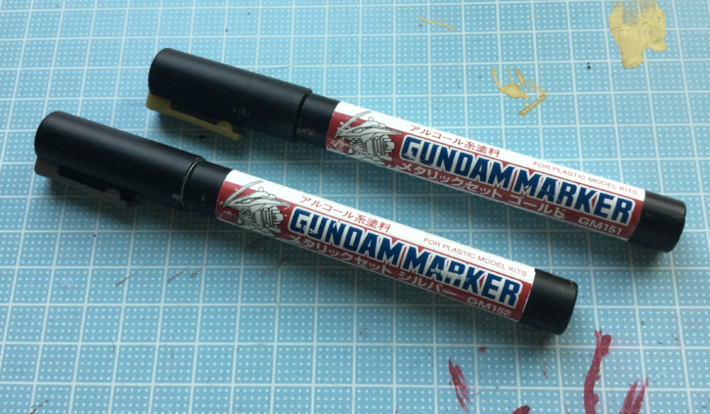 部分塗装はメタリックマーカーセットのゴールド、シルバー。