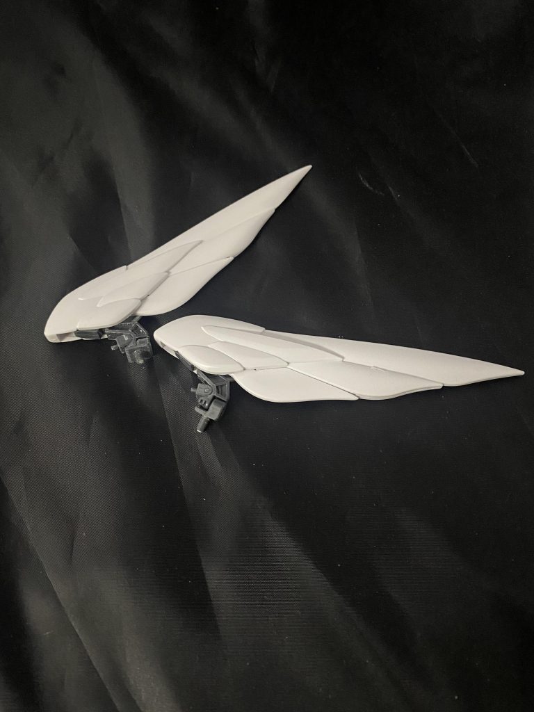 羽根はヤスリで削ってよりシャープにしなやかに